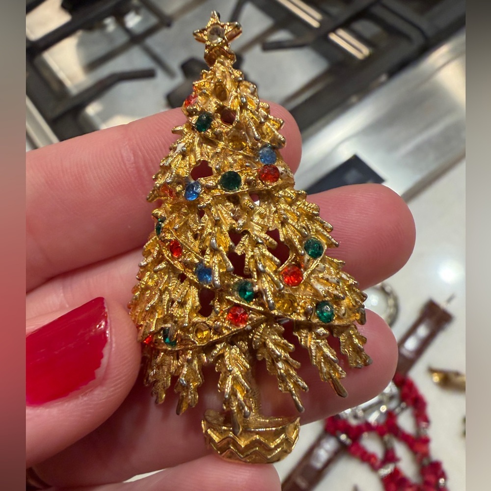 Festive Arthur Pepper Gold Christmas Tree Brooch with Multicolor Jewels